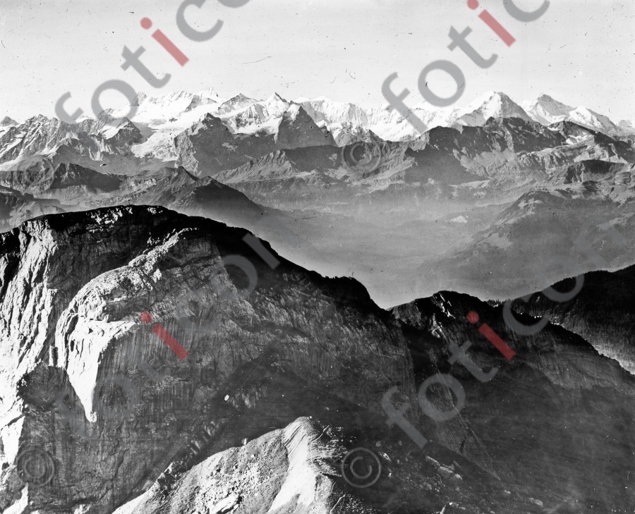 Berner Alpen v. Pilatus | Bernese Alps from Pilate (foticon-simon-021-060-sw.jpg)